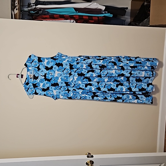 Anne Klein Dresses & Skirts - Anne Klein blue and Black Floral side tie Dress